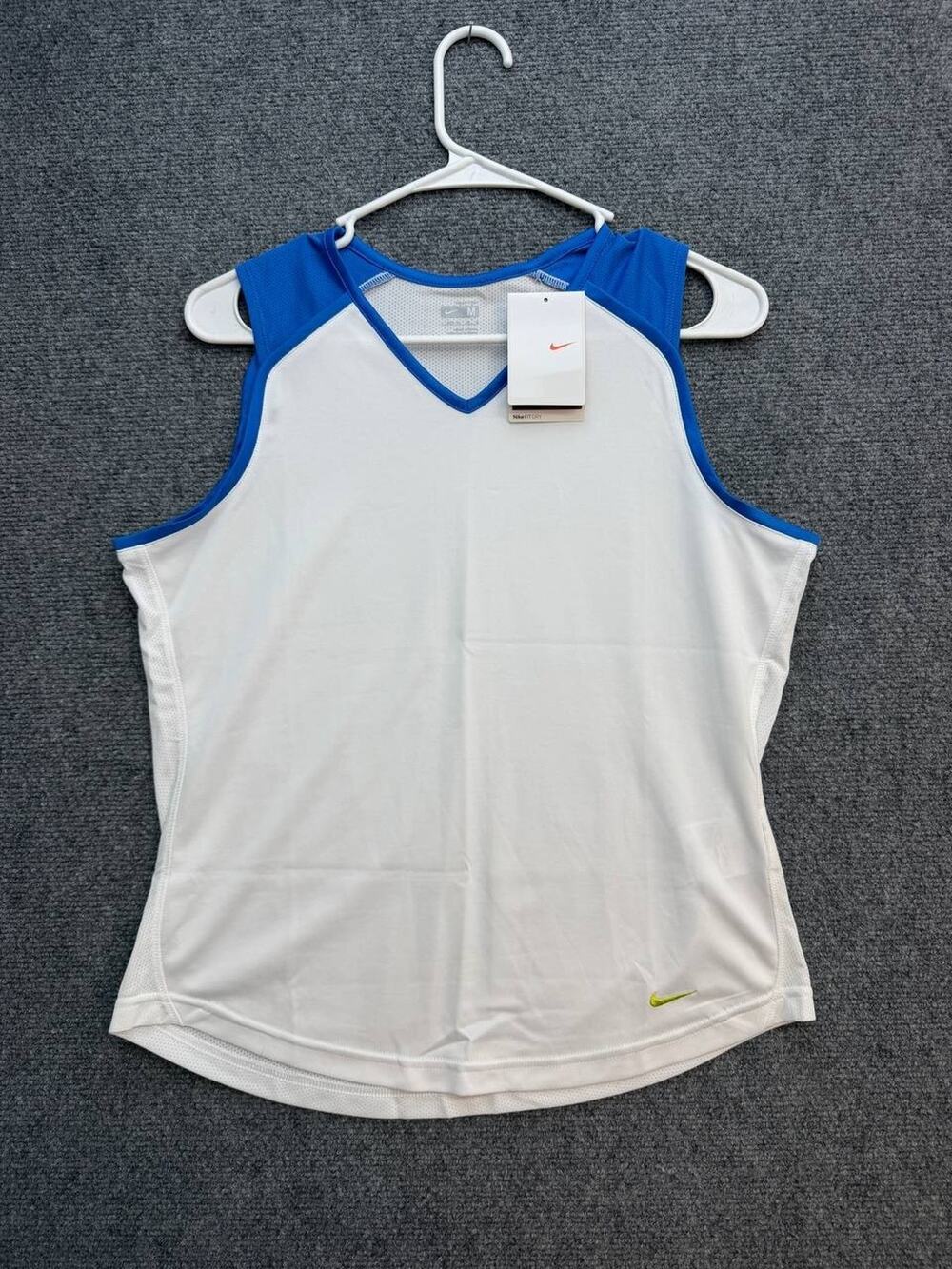 Nike Fit Dry Women's M White Blue V-Neck Basketball Tank Top 257939 NWT